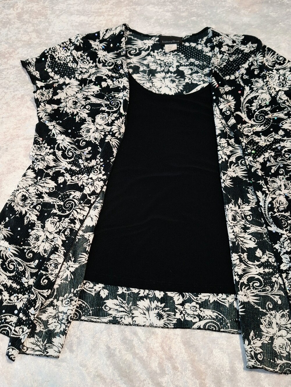 Brittany Black Short Sleeve Black & White Floral Open-Front & Tank Top Size L - Picture 3 of 11